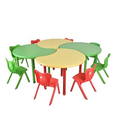 4 Petal Collaborative Desk And Polyethylene Chairs