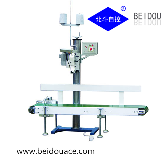 Automatic conveying sewing machine