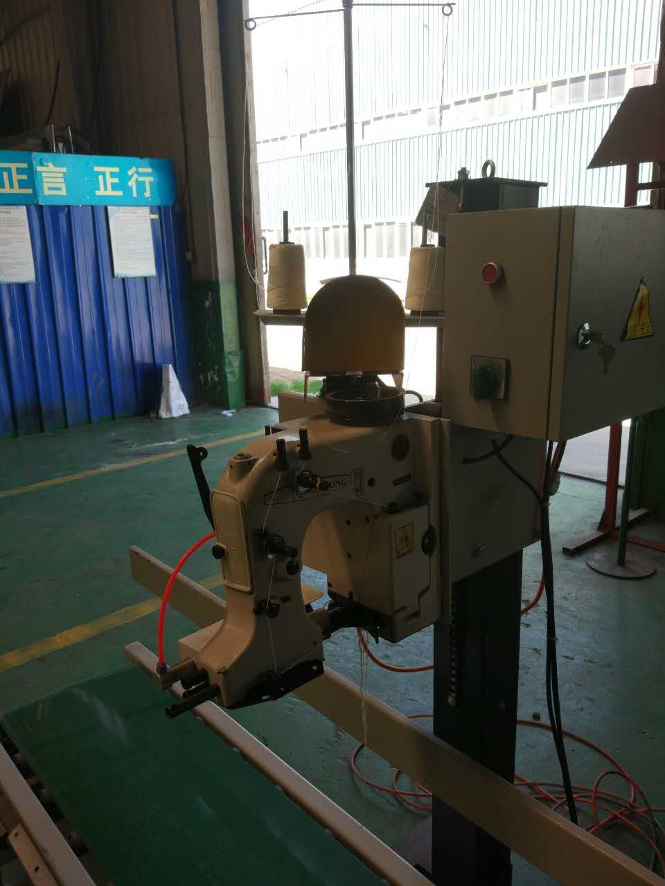 Automatic conveyor sewing machine