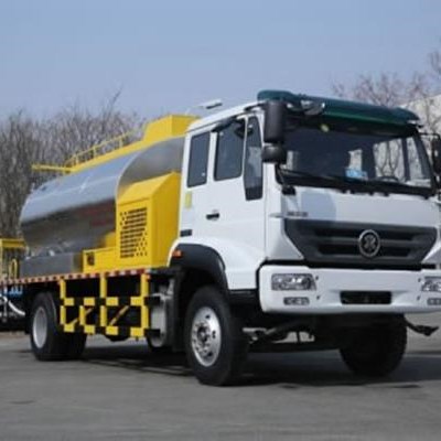 8000 Liters Asphalt Distributor Truck