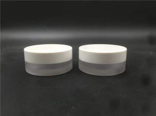 2019 China Competitive Manufacturer cosmetic round jar screw neckpress glass bottle 15G supplier