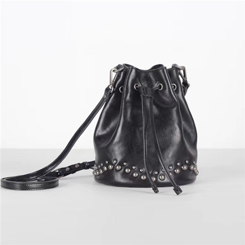 2020 original manufacturer leather fashion design rivet drawstring shoulder bag