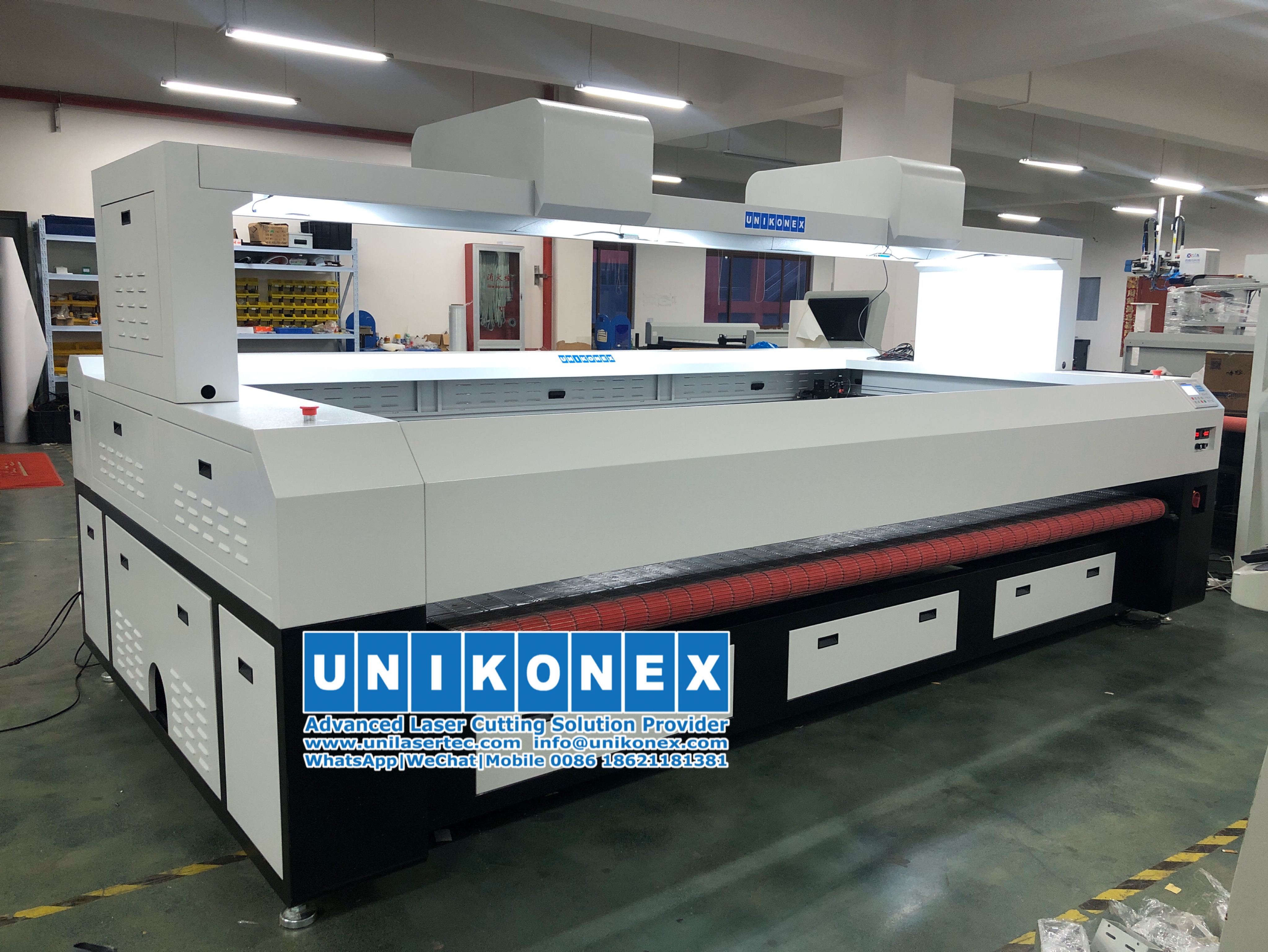 UL-VD320150 large format flag and banner laser cutting system 
