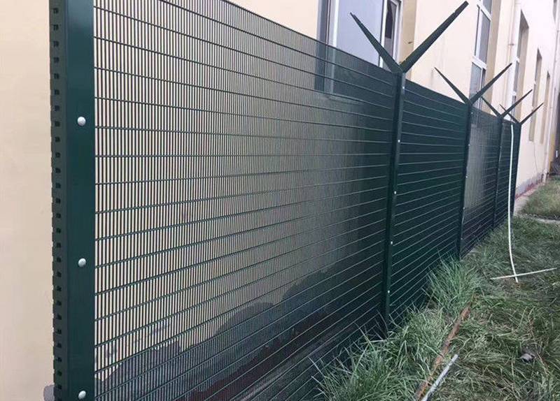 Hot dipped galvanized Vertical Wire Security Fence