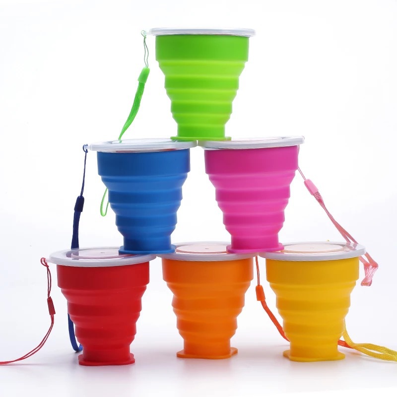 Healthy reusable soft folding silicone cups with lids 