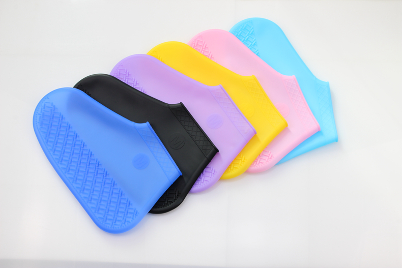 Silicone reusable shoe covers protect from raining 