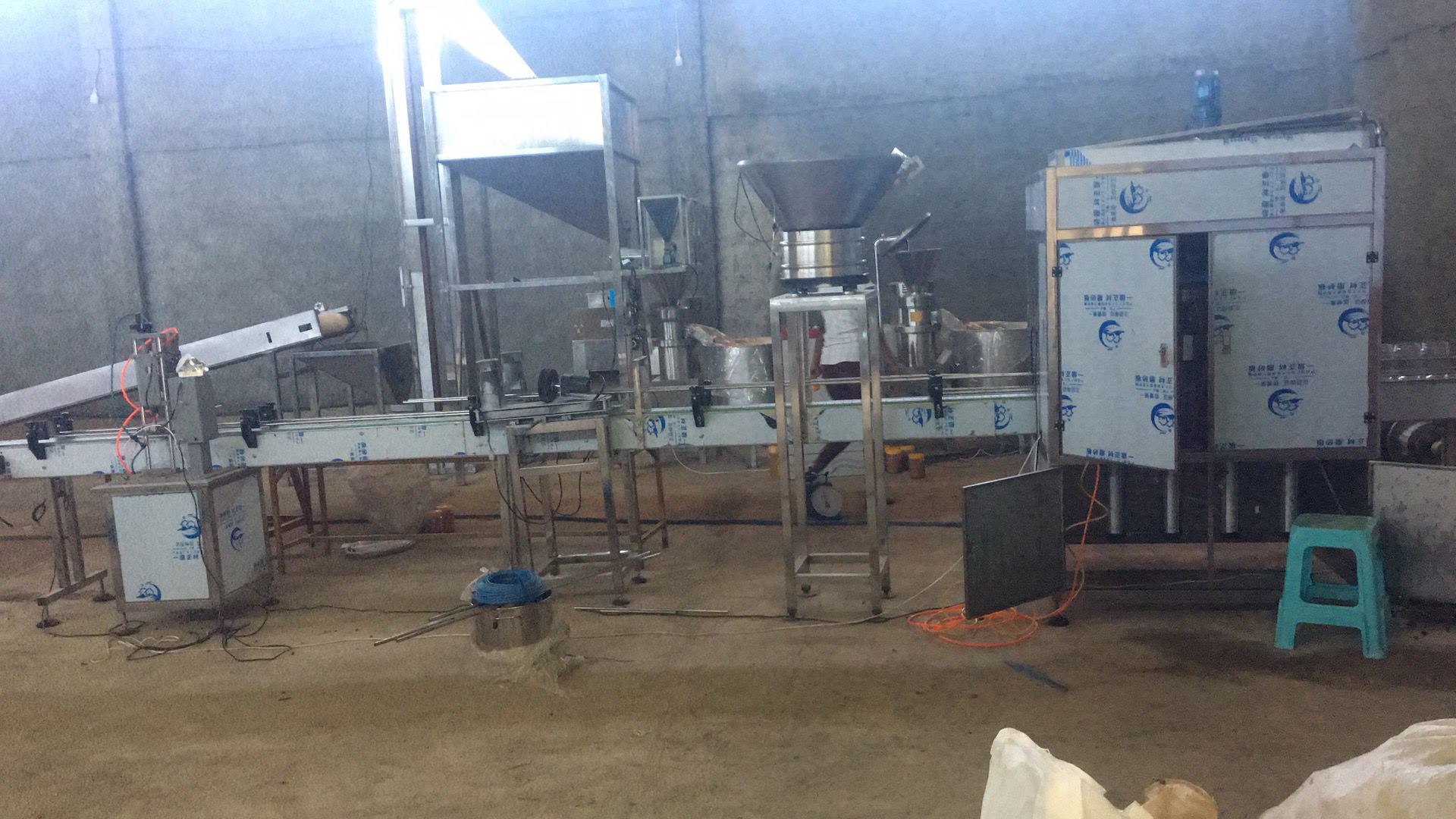 Small Scale Commercial Bean Grinding Cocoa Butter Press Extract Colloid Mill Production Line Price Making Peanut Butter Machine 