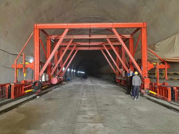 Tunnel formwork bypass channel