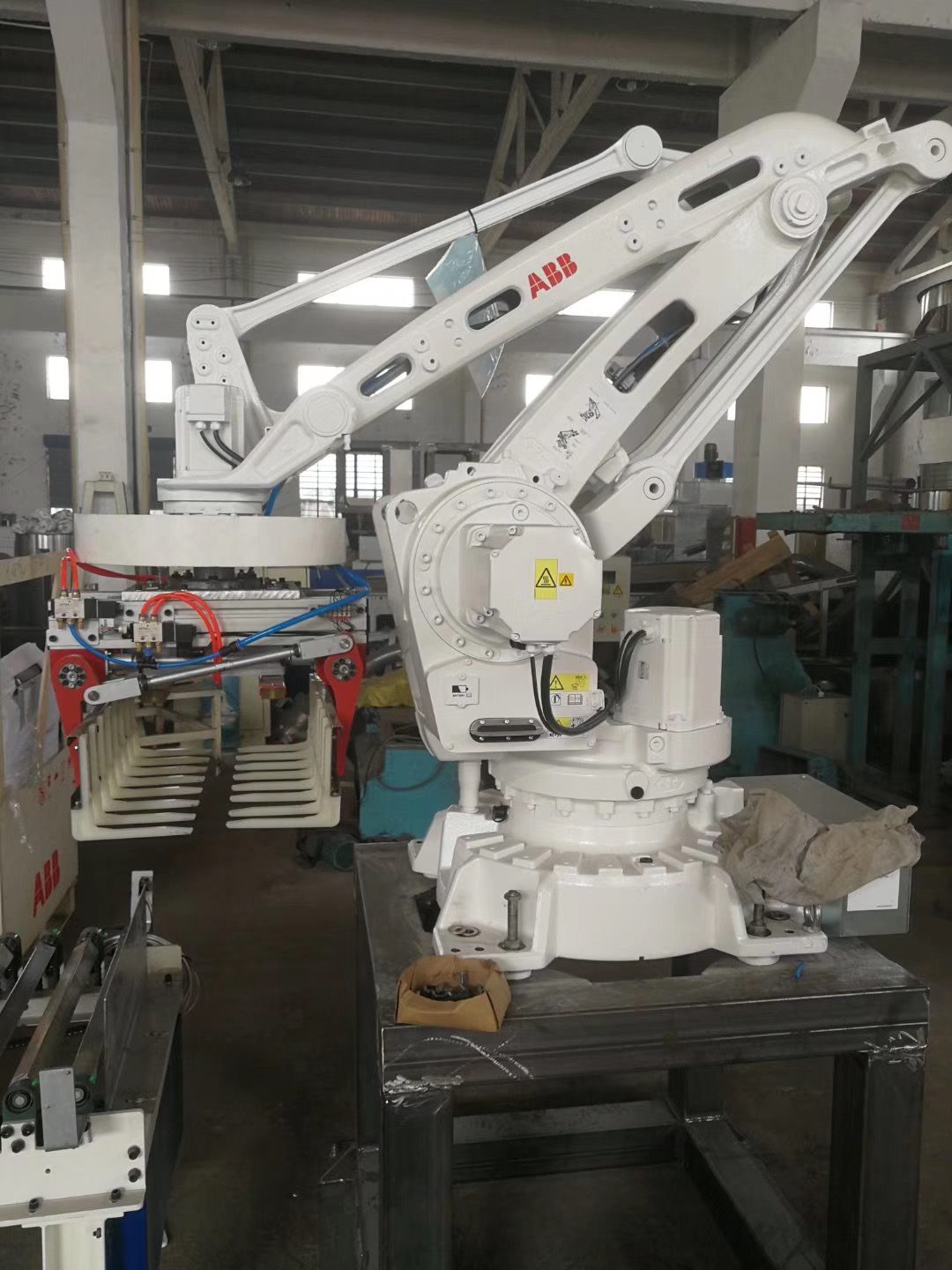 Робот-укладчик на поддоны Robot palletizing machine