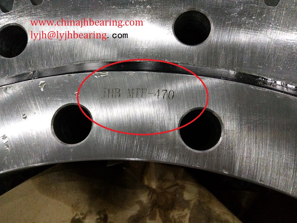 MTE-470 Belong to four point contact ball slewing bearing with external teeth