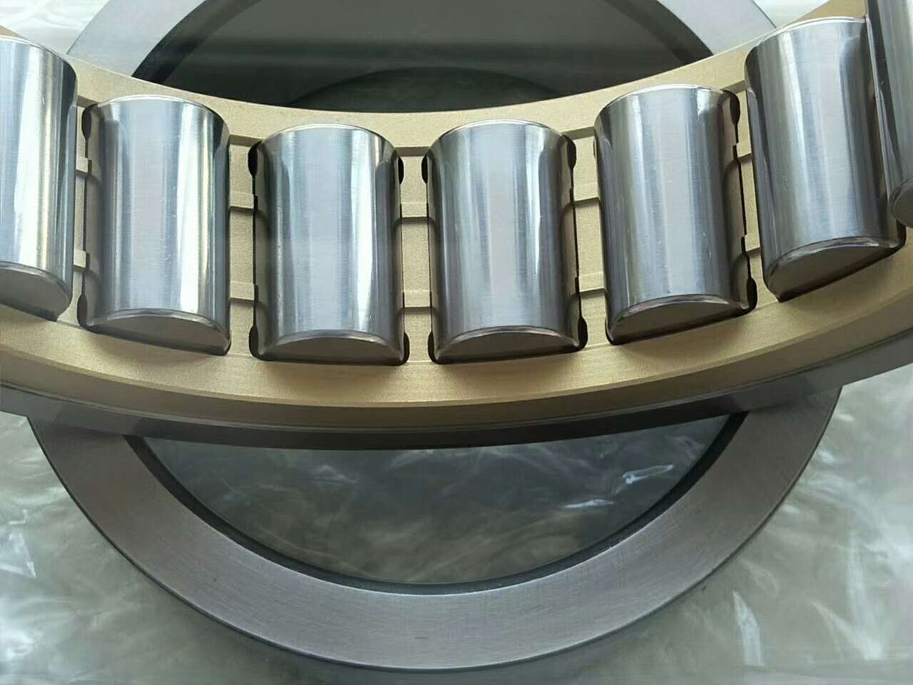 Single row cylindrical roller  bearing N1892  460*580*56mm  