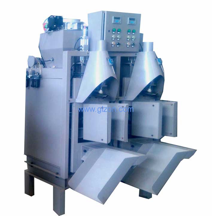 Automatic bag pushing and bag dropping refractory packaging machine