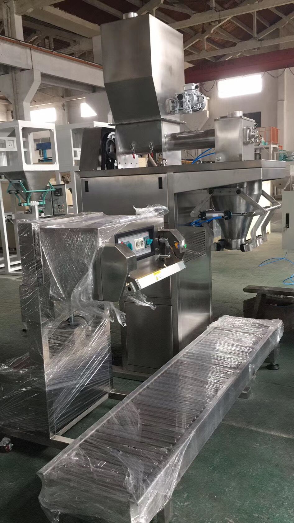 Полуавтоматическая машина для наполнения клапанных мешков с ультразвуковой запайкой Semi-automatic valve bag filling machine with ultrasonic sealing