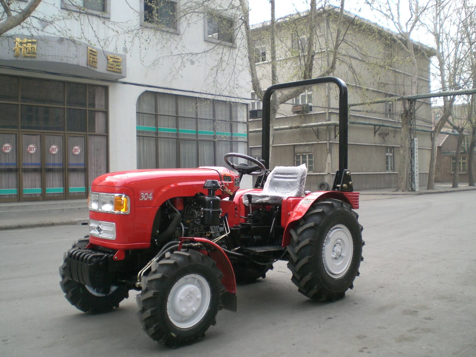 Sell 25hp-50hp Greenhouse tractors ，4WD