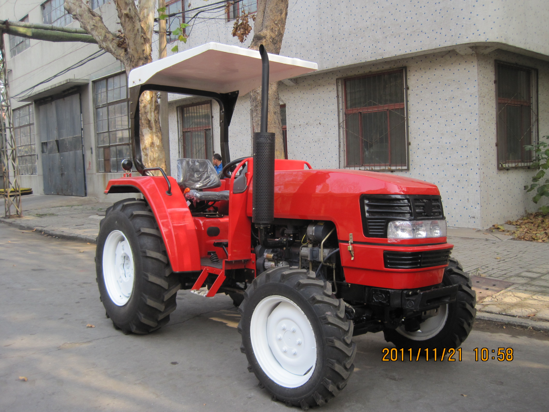Sell 35hp-65hp tractors，4WD