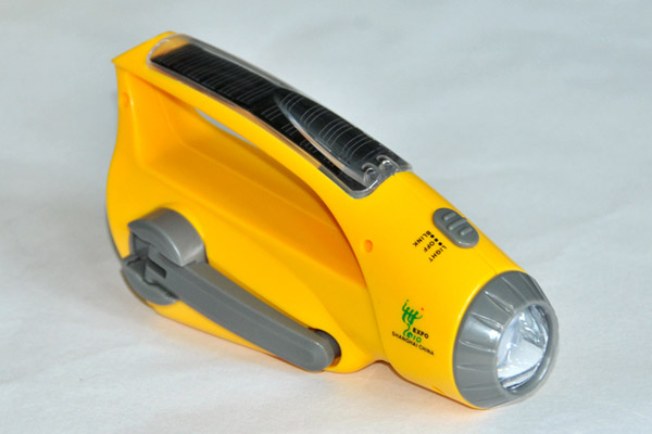 Зарядное устройство для мобильников с фонарем