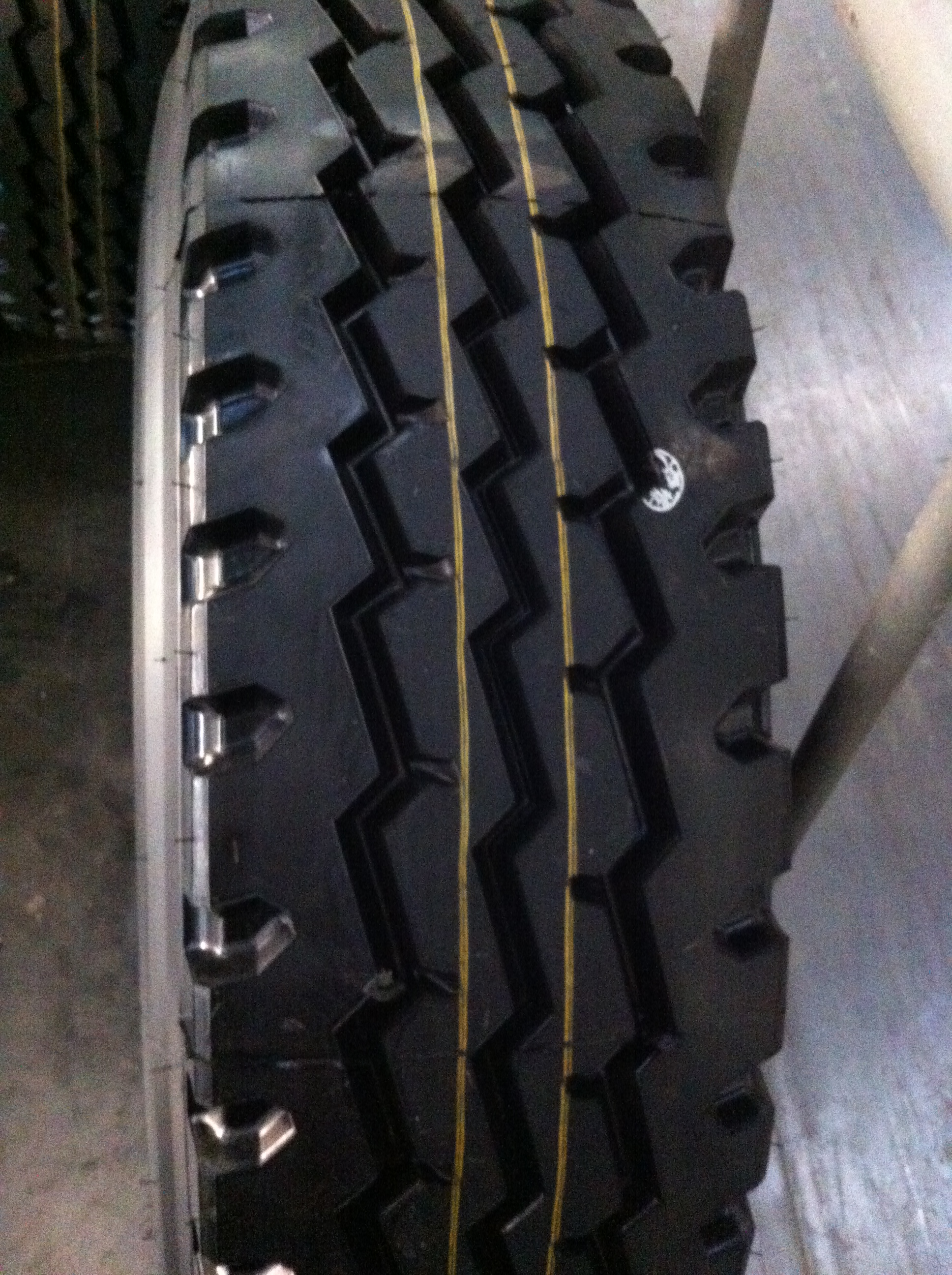 MAXIM brand truck tyre 12,00R20 