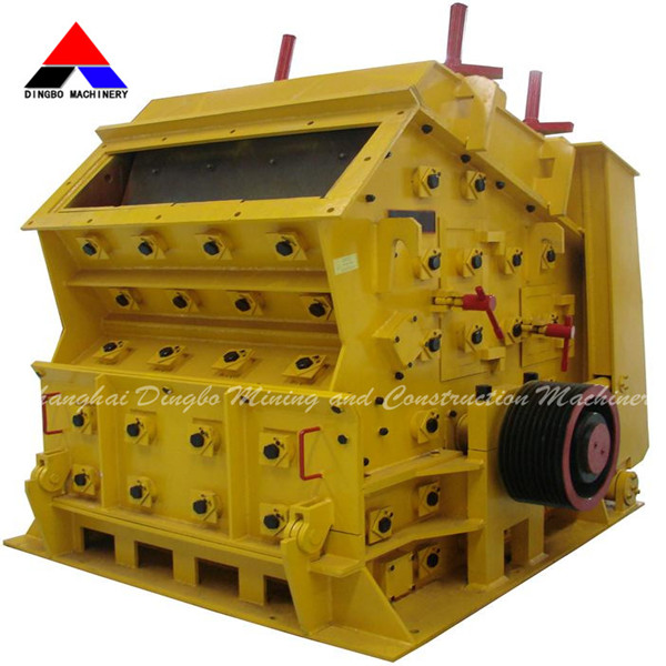 Reversible fine crusher