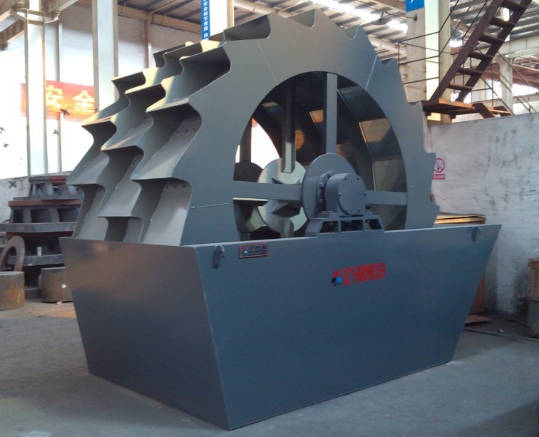 Reversible fine crusher