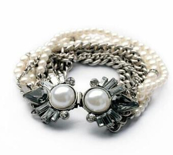 Charming Elegent Pearl Bracelet