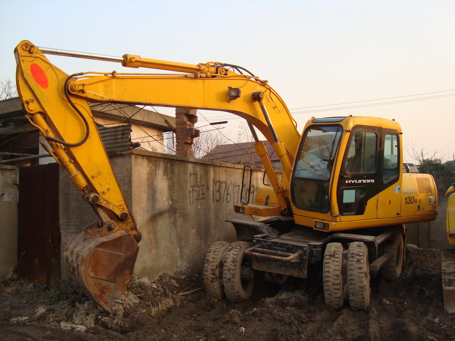 used hyundai wheel excavator 130w-5 hyundai 130w-5