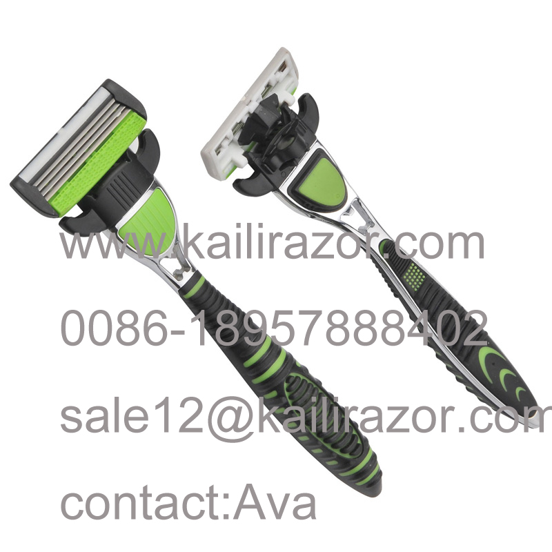 Four blade replacable head system razor 