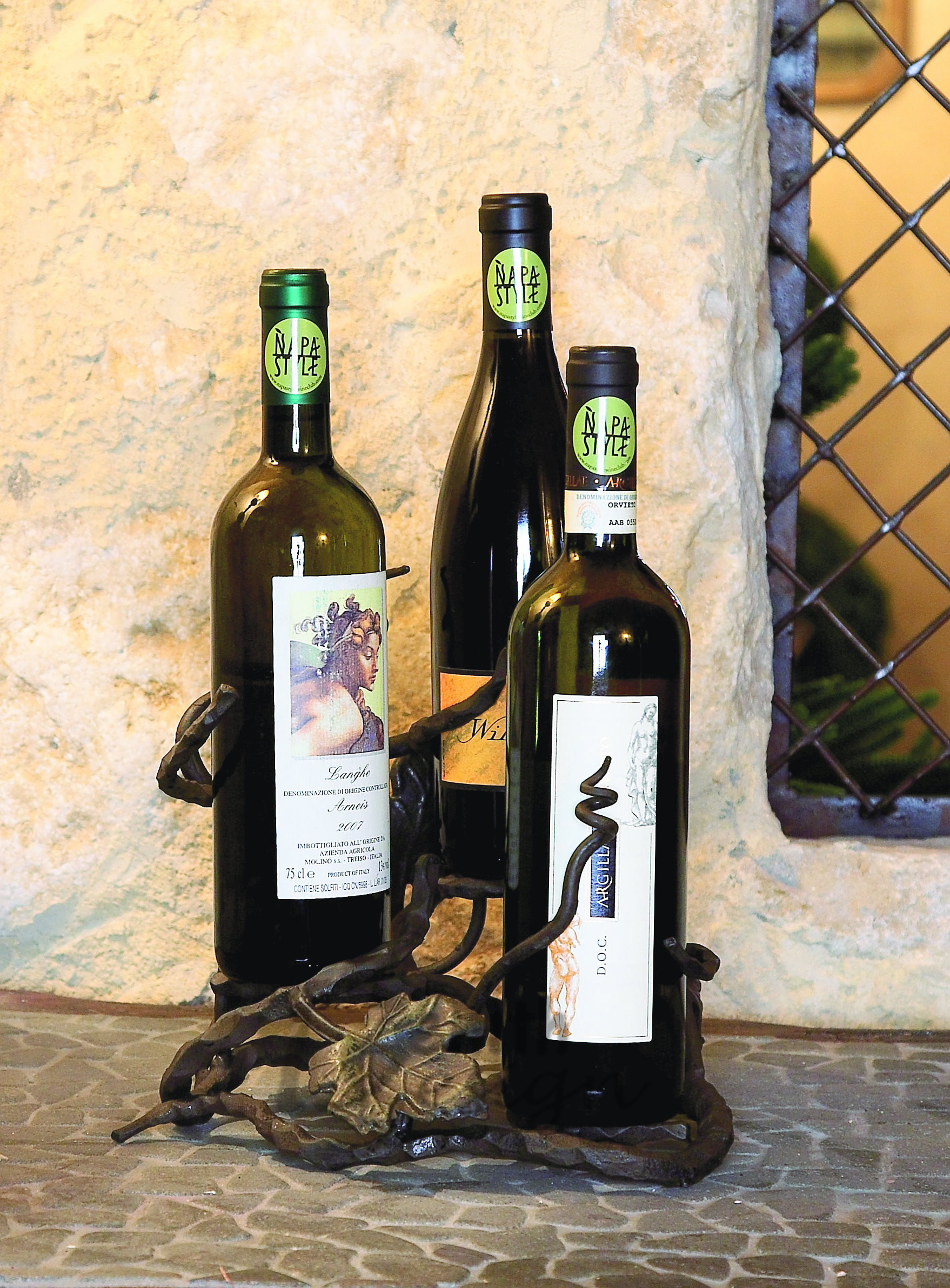 Vineyard Iron 3 Tier Wine Holder Bottle Wine Rack Organizer Display Wine Holders For Home & Bar Decoration