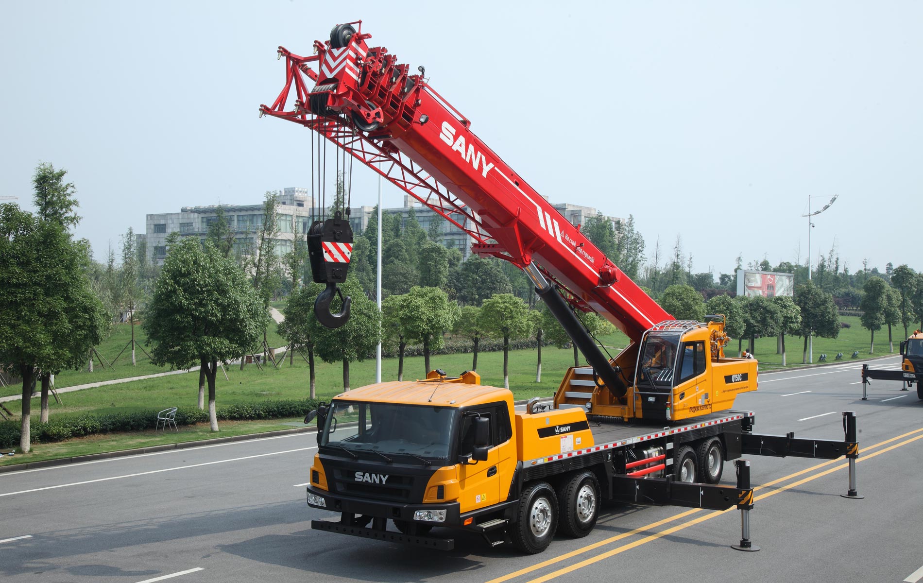 Application of Mobile Crane in Construction Project
