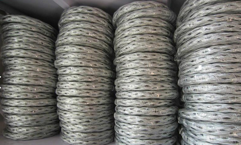 split wire mesh grip