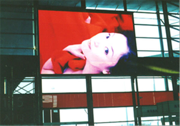Светодиодные рекламные экраны внутреннего применения Китай / Indoor full color LED display for P7.62
