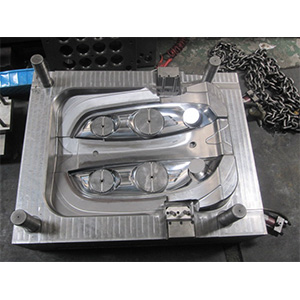 Plastic Auto Lamp Injection Mold Maker
