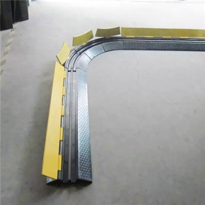 Rubber Cable Protector 2 Channel Rubber Cable Ramp 30° Turn
