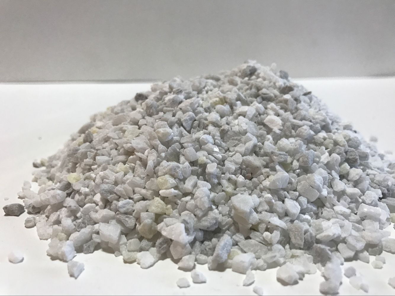 ISO factory manufacture competitive price  aluminium /magnesium fused  foundry flux used as covering slagging,refining,drossing ,removing  non-metallic inclusion flux in granulated form and spherical 