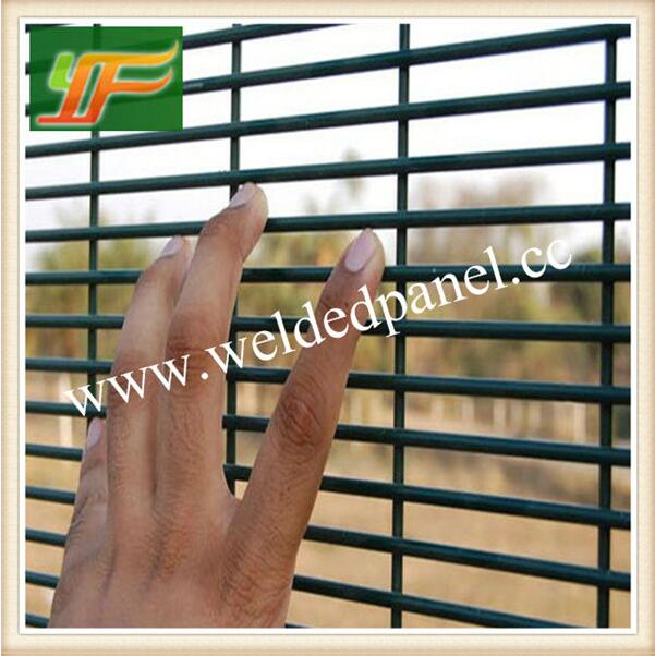 UK Stardard 358 galvanized and powder coated anti climb security fencing  airport  prison mesh