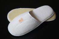 luxury customised waffle hotel slipper with label and pu sole 