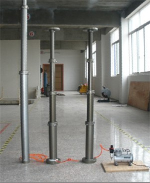 Pneumatic telescopic mast and military shelter