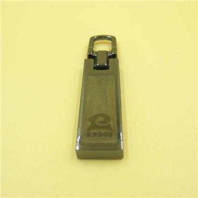 Custom Logo Plating Rack Gunmetal Alloy Zipper Pull with Silk Printing for Zipper