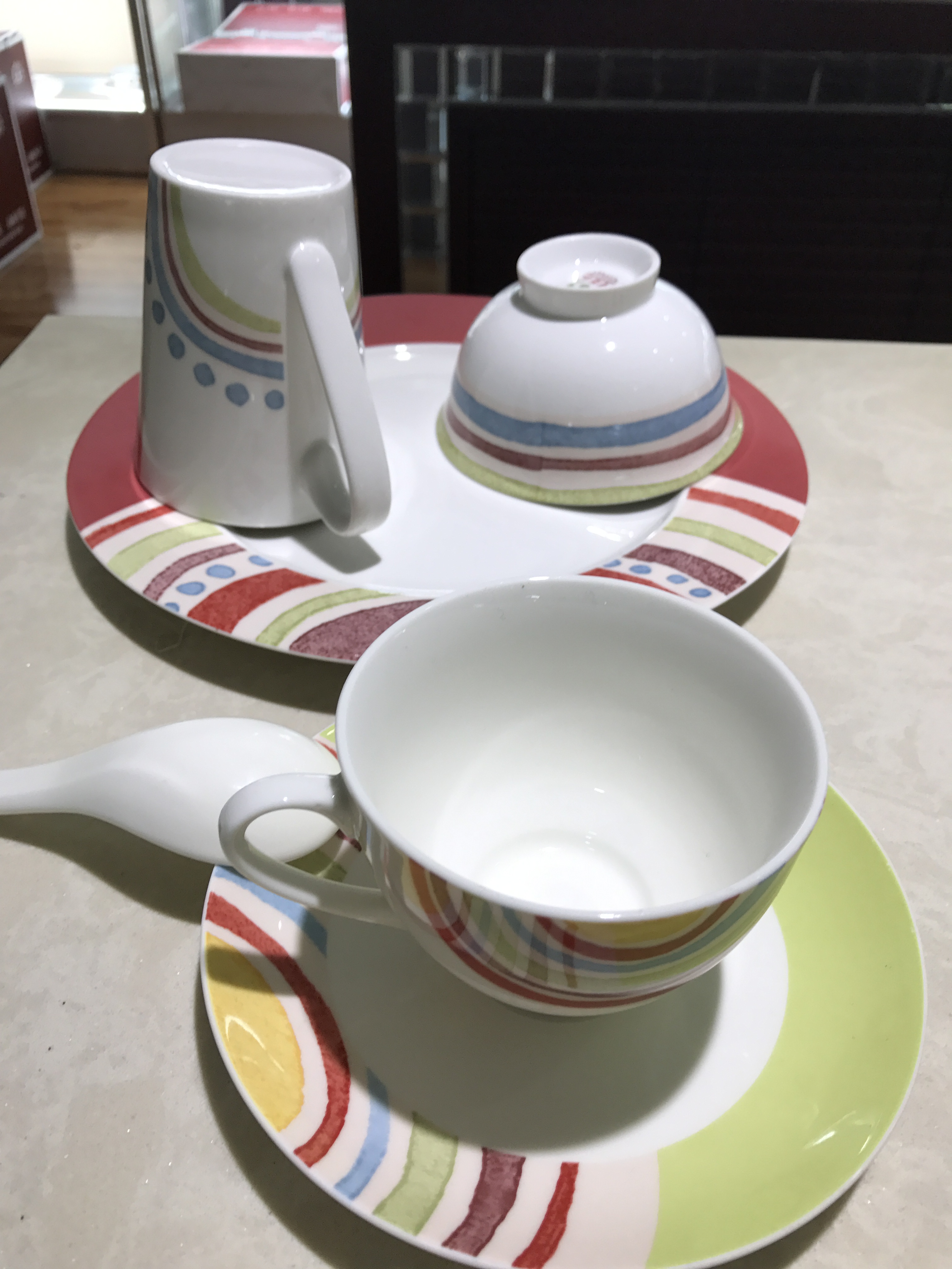 Керамічны посуд касцянога фарфору посуд