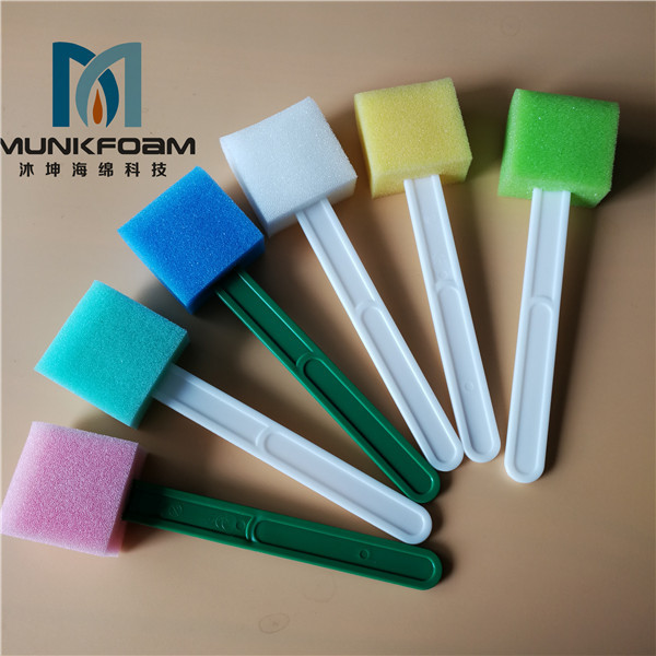 Medical instrument cleaning brush