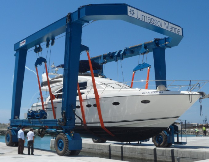 Factory hot sale mobile yacht 150t boat lifting hoist crane