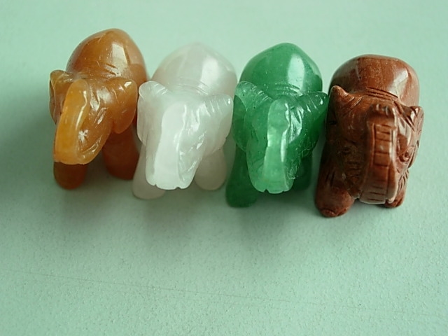 Hosun focuses onSemi-precious stones carved, and he is goin