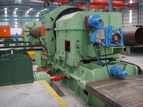 Оборудование для снятия фаски с торцов спиральношовных труб