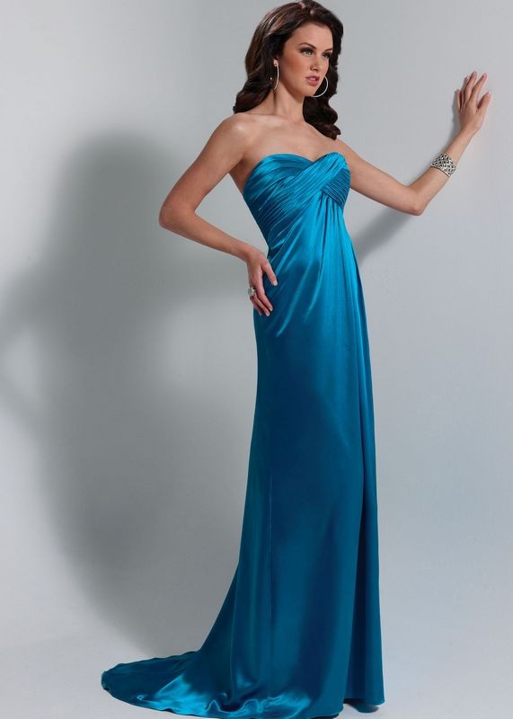 Elegant evening and bridesmaid dress in satin with sweetheart neckline and ruched bust area