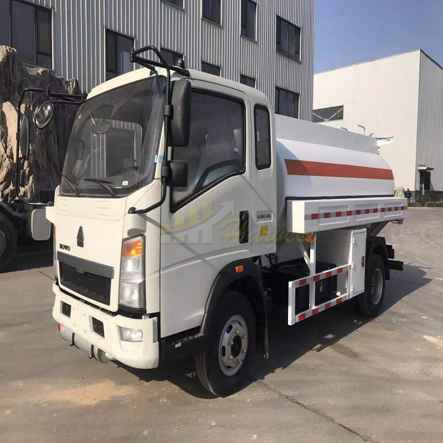 sinotruk 5000 liters fuel tank truck from howo factory
