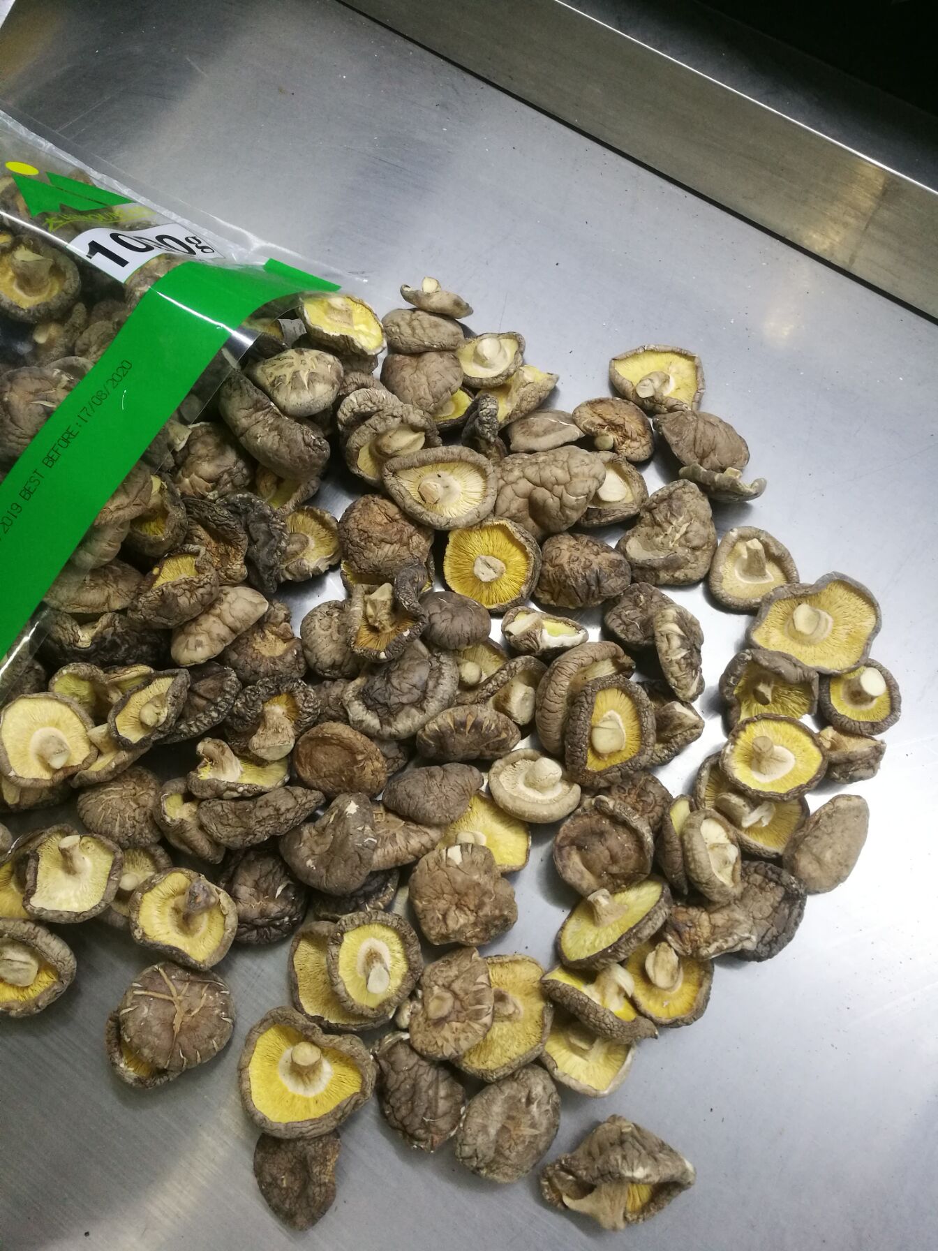 Сушеные грибы шиитаке 4-6см