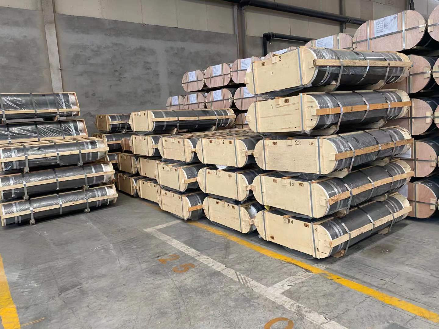 电弧炉用低灰石墨电极(炼钢用)