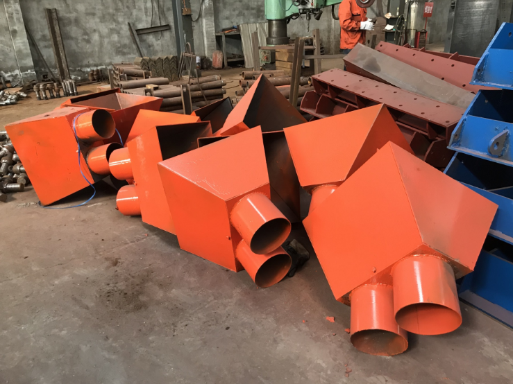 Tunnel lining concrete grouting device