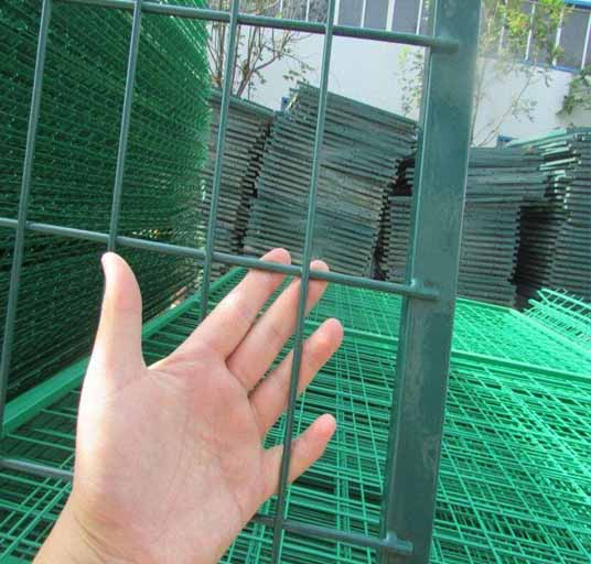 High Quality 4mm PVC Welded Wire Mesh Fence Home Garden V Folds Welded Wire Mesh Fence  university facilities fence factory  Power plants fence manufacturers