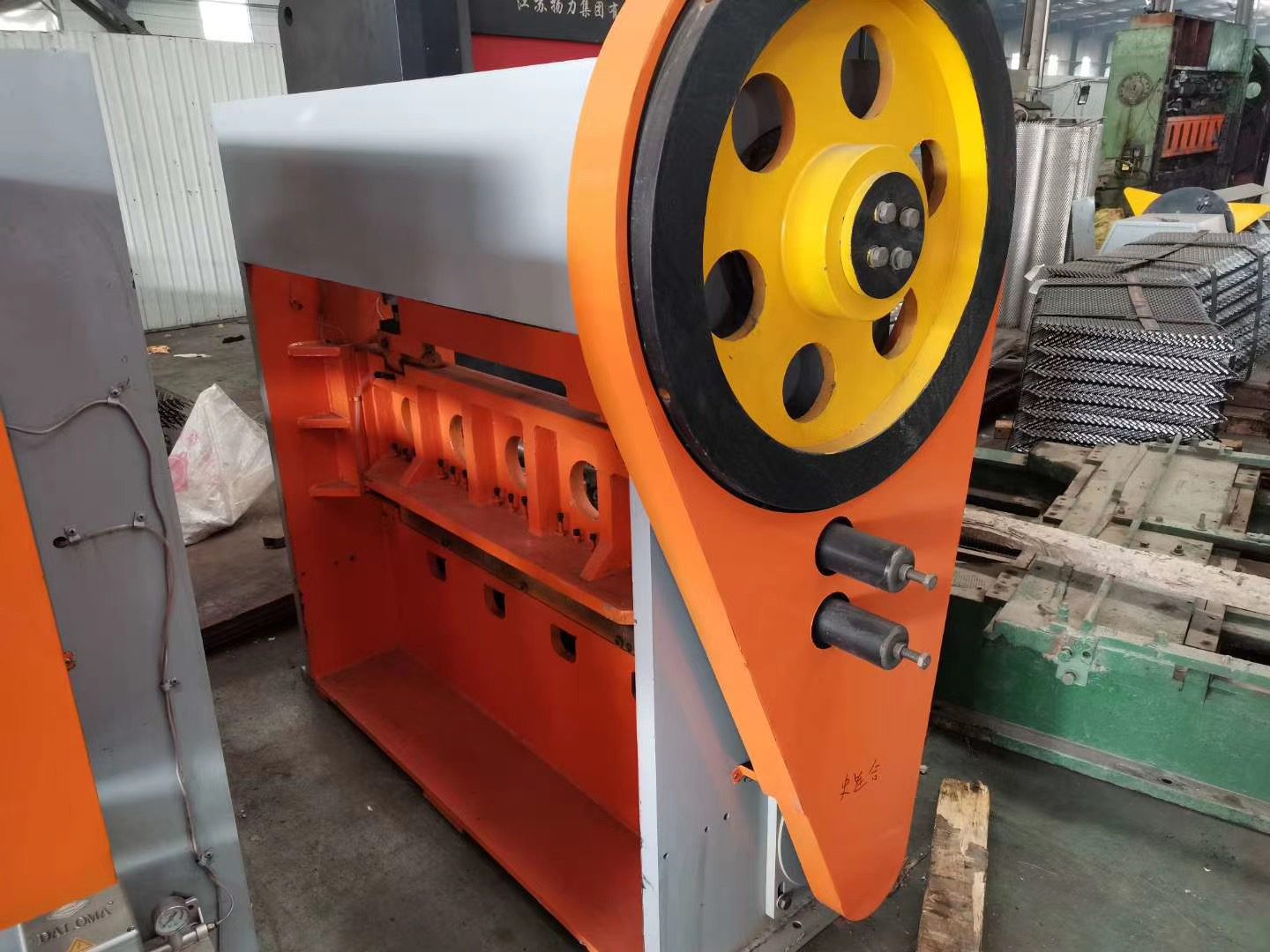 1250 wide expanded steel mesh punching and shearing machine