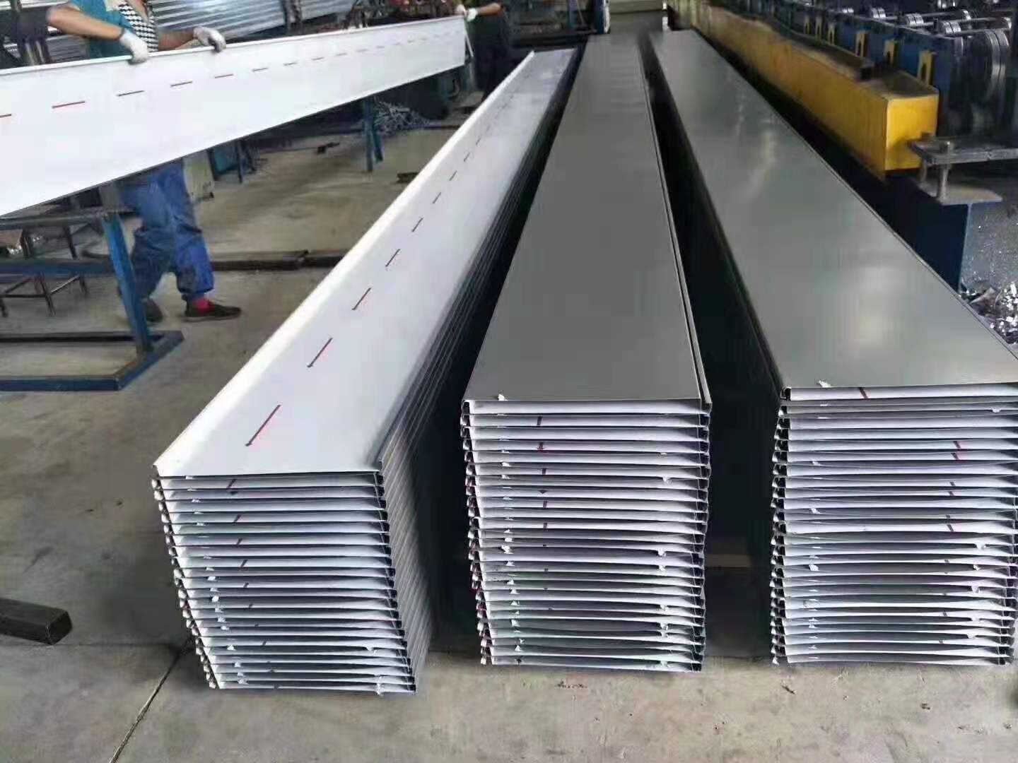 Roller coated color coated aluminum coil plate, aluminum magnesium manganese tile, antique metal tile